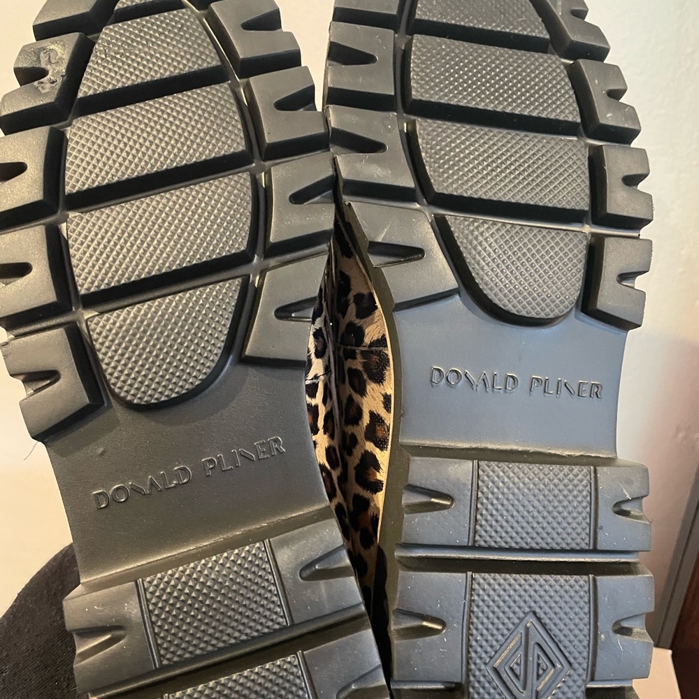 Donald J. Pliner Leopard Print Loafers with Black Sole - Picture 3 of 5